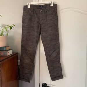•Gap Girlfriend Chino Camo Pants•